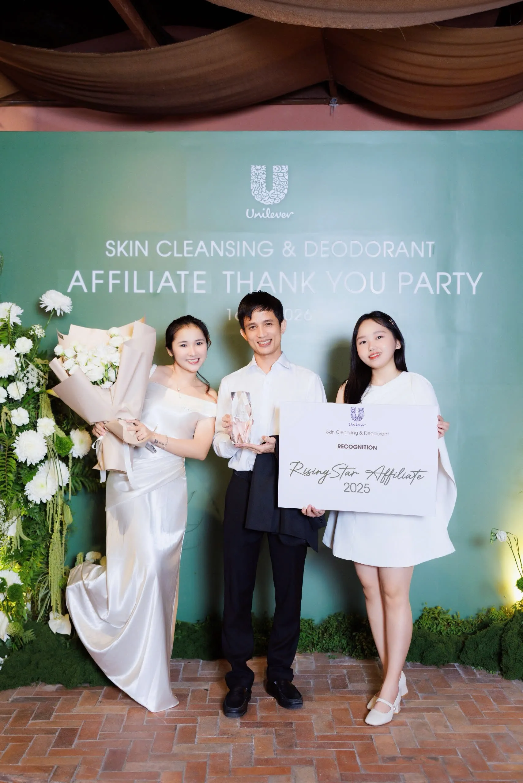 Đại diện DIMACO nhận ghi nhận Rising Star Affiliate 2025 của Unilever
