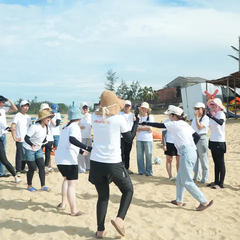 Hoạt động tập thể trong chuyến teambuilding
